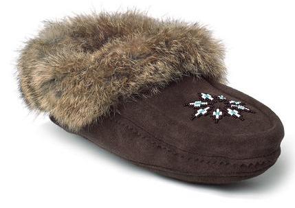 Мокаксины Kanada Moccasin женск Мокаксины Kanada Moccasin женскУнты<br>Мокасины – в переводе с языка коренных жителей Канады означает «обувь», «башмачок» или «тапочки». Канадские аборигены изначально шили мокасины с меховой отделкой, чтобы носить их дома и держать ноги в тепле во время холодных канадских зим. Модель Kanad...<br><br>Цвет: Коричневый<br>Размер: 9