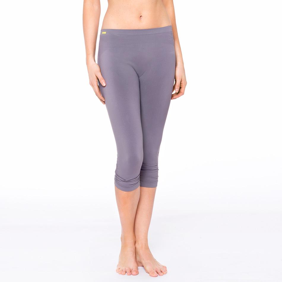 Леггинсы SSL0026 STYLISH LEGGINGS Леггинсы SSL0026 STYLISH LEGGINGSБрюки, штаны<br><br> Комфортные бесшовные капри, выполненные из экологичного материала. Прекрасно испаряют лишнюю влагу и способны растягиваться во всех н...<br><br>Цвет: Серый<br>Размер: S/M