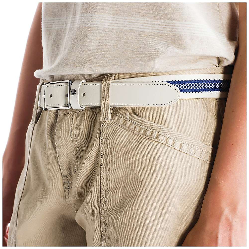 Ремень LAW0245 BELT ZANA Ремень LAW0245 BELT ZANAАксессуары<br><br> Классический ремень Belt Zana LAW0245 от Lole поможет красиво обозначить линию талии, а также эффектно дополнить летние шорты, юбки или брюки. Модель выполнена из высококачественной кожи и украшена ажурной вставкой в контрастном оттенке. Узкий женс...<br><br>Цвет: Белый<br>Размер: L/XL