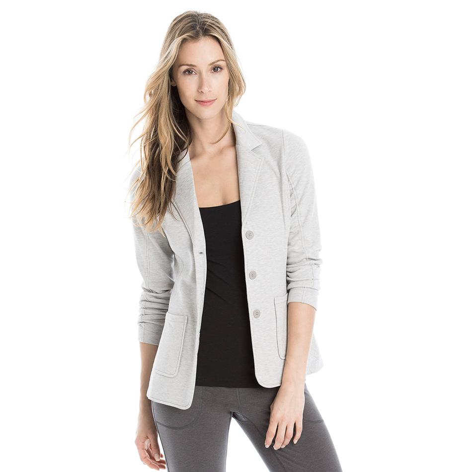 Блейзер LSW1528 SUITABLE BLAZER Блейзер LSW1528 SUITABLE BLAZERПуловеры<br>Пиджак в стиле casual из эластичной ЭКО-ткани. <br> <br> Особенности:<br><br>На кнопках<br>Два накладных кармана <br>Длина: 26 в./66 см<br>Срстав ткани - 61% - Полиэстер / 34% Модал / 5% Эластан<br><br> <b...<br><br>Цвет: Серый<br>Размер: S