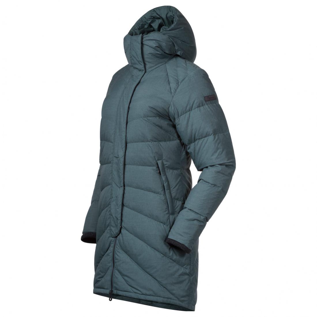 *Пальто Oslo Down LT W Coat w/Hood жен Bergans голубого цвета